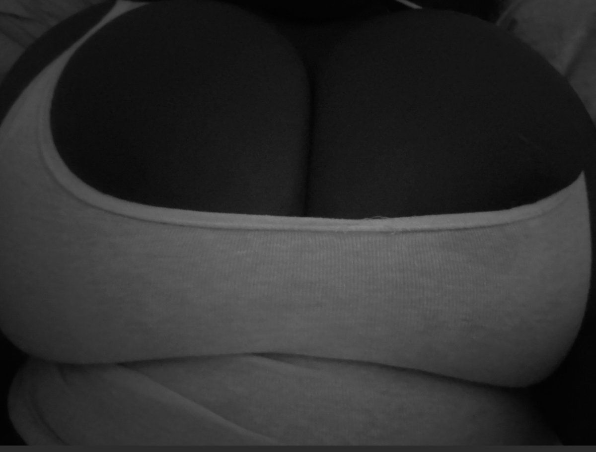 p3rvypiggy's tweet photo. 📌 yayyyy new pinned! (basically the same)

❕20 
❕hardddd gross kinks/soft kinks 
❕pan
❕she/her
❕mdni🔞

♡︎ &amp; ⟳ if u wanna be moots

boob girl🥸 https://t.co/X1cCqZaP7i
