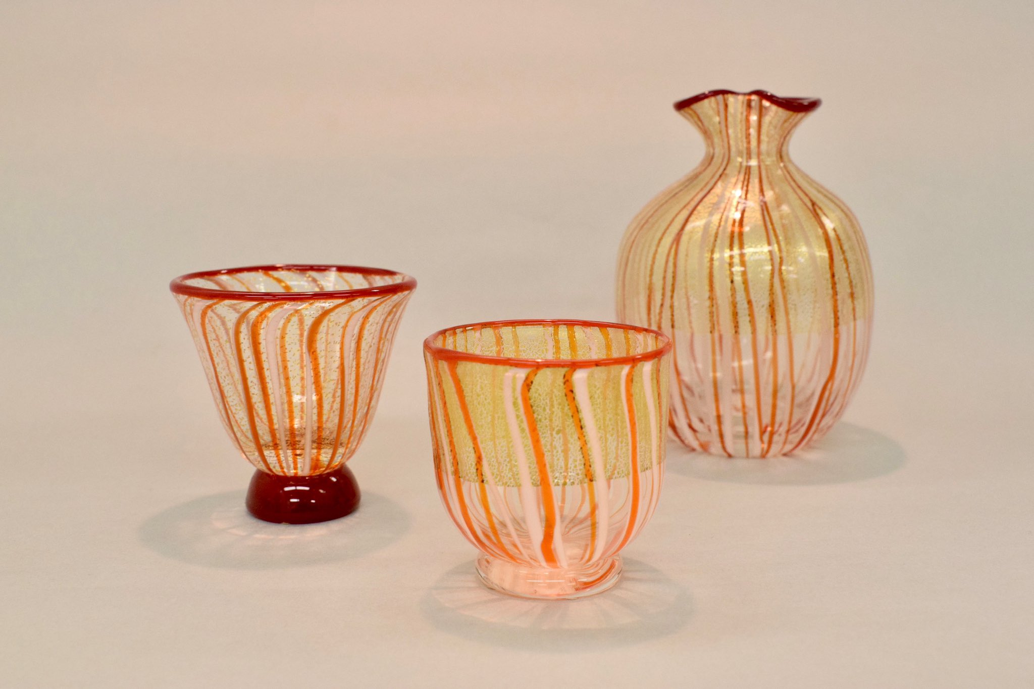 清風与平造 水彩磁 貝彫 水草文 花入 水指