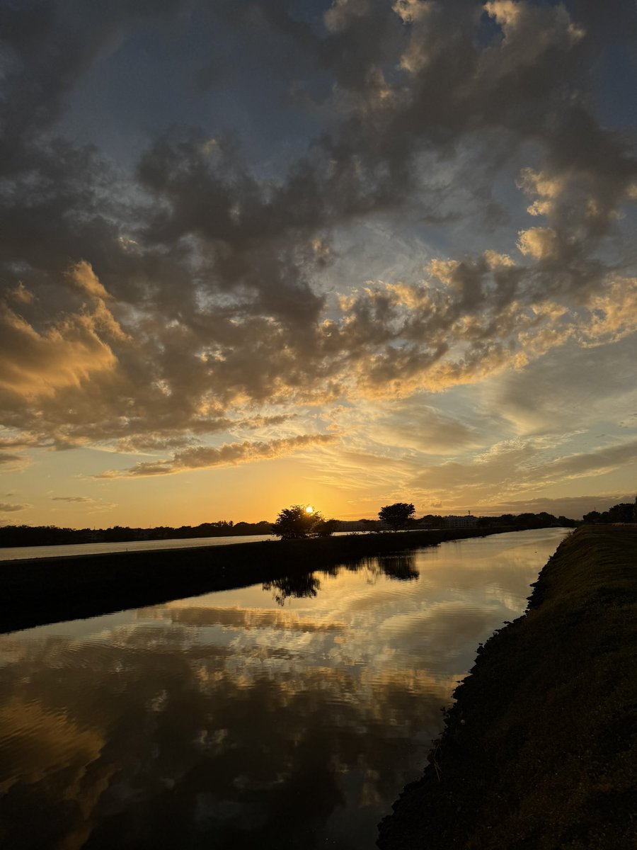 ibuprod's tweet image. Sunrise or sunset better?