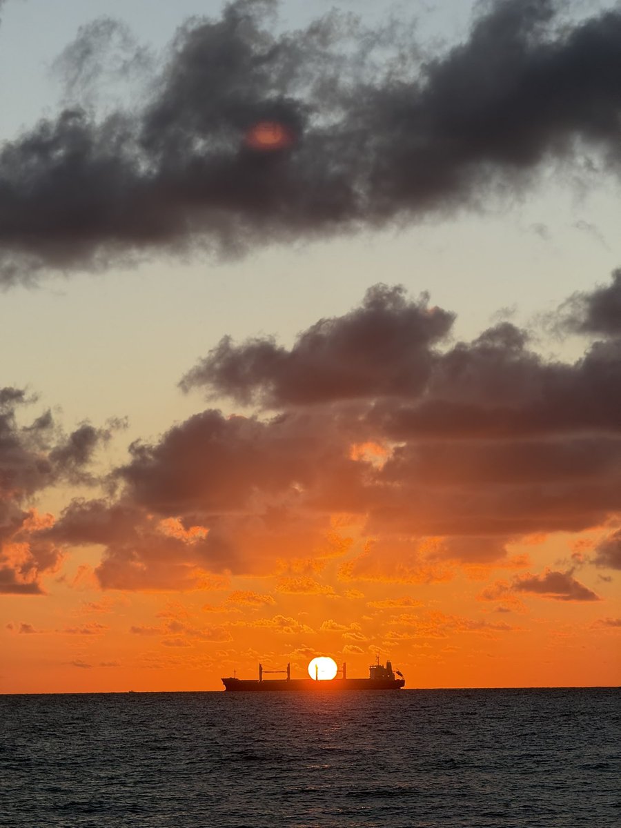 ibuprod's tweet image. Sunrise or sunset better?