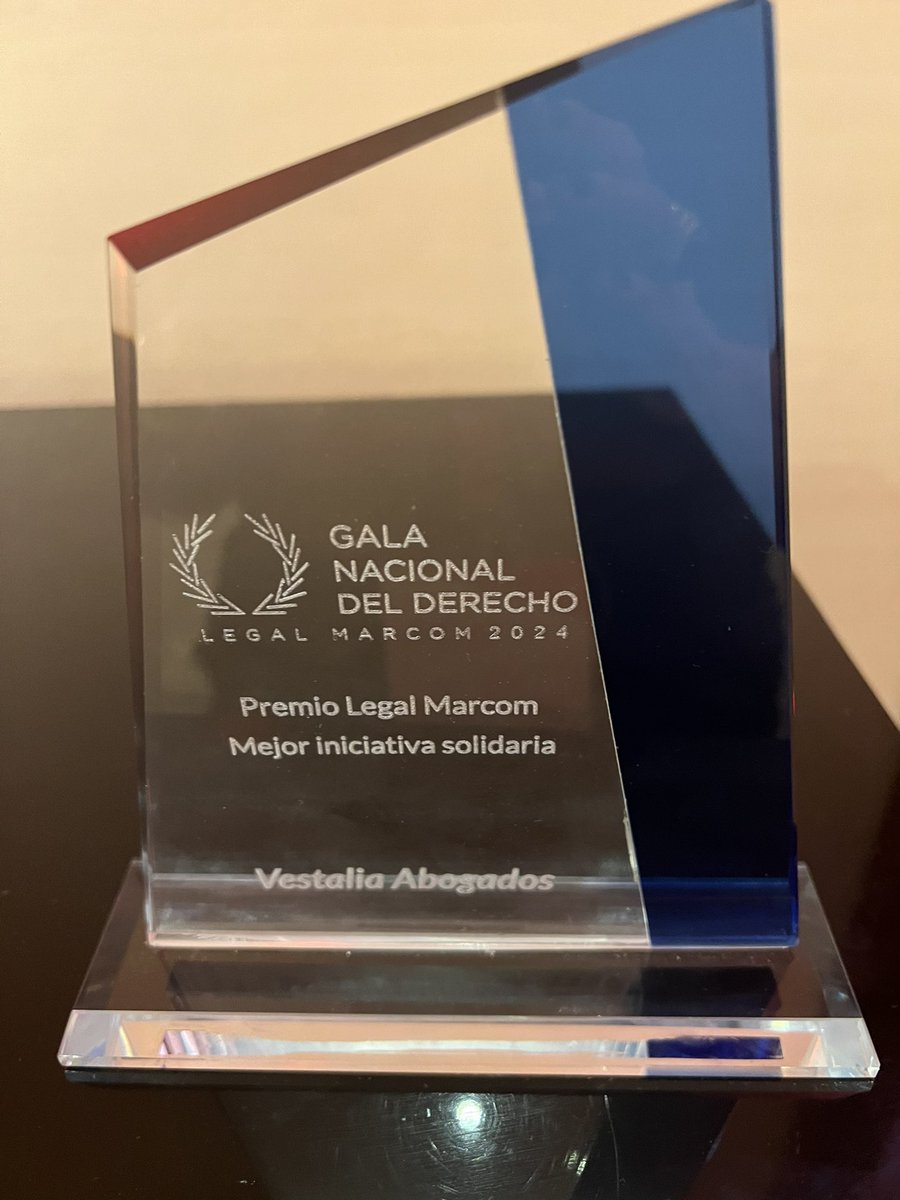 En <a href="/vestaliaasoc/">Vestalia Abogados de Familia e Infancia</a> agradecemos el premio <a href="/LegalMarcom/">Legal Marcom</a> a la Mejor Iniciativa Solidaria por  “La protección de la infancia en entornos digitales” coordinada por <a href="/derechoadelia/">Delia Rodríguez ⚖</a> como responsable de la Comisión de Infancia y Juventud de <a href="/WomenLegalW/">Women in a Legal World</a> y editada por <a href="/dykinsonlibros/">Librería - Editorial Dykinson 📚</a>