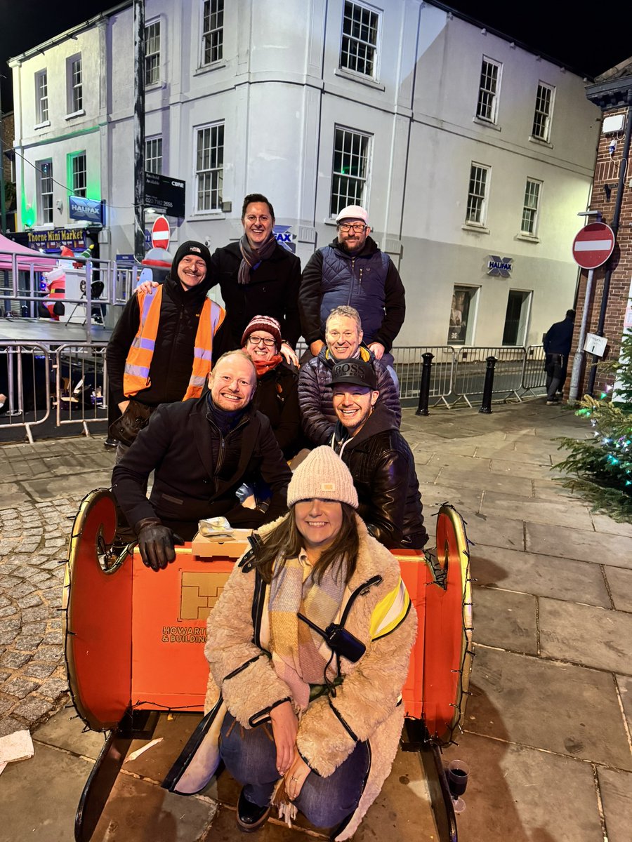 ThorneLabour's tweet photo. Fantastic light switch on, great to see so many people having a fantastic time. Merry Christmas! 🎄☃️🤶🏻🎅🏻@SusanJDurant  @Craig_doncaster  @diveron50 @LeePitcherMP @TMTC_events @OfficialTMCRFM https://t.co/xOrYRvKoPZ