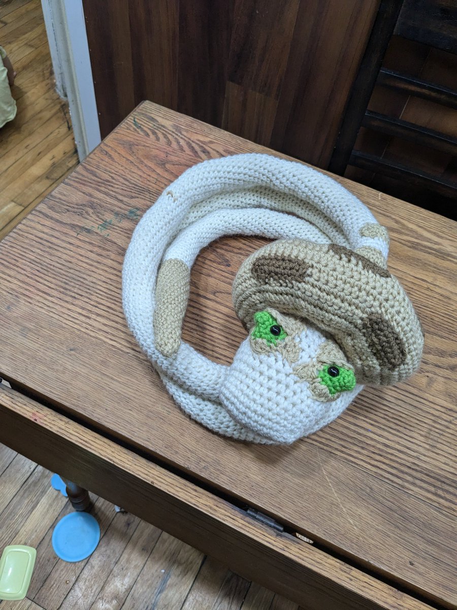 lonascrafts's tweet photo. The silacobra pattern I just made. It's supposed to be 7'3 but I went a little too hard and it's taller than that. #pokemon #silacobra #snake #crochetsnake #lonas #crochet #patternreveal https://t.co/RSMCTaxYF3