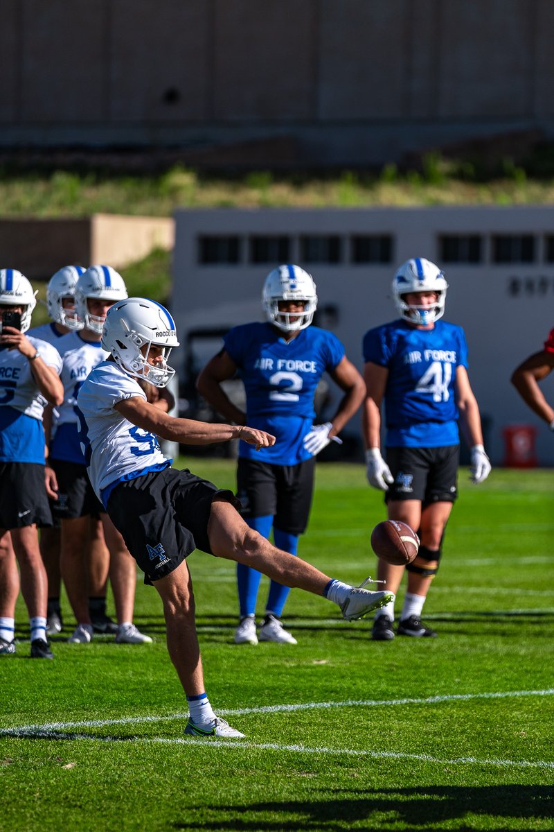 AF_FBRecruiting's tweet image. Shoutout to our Bolts of the Week!

Offense: Brody Smith, Keshon Singleton, Kale Gibbs, Brody Fortunati, Omari Elias

Defense: Kade Steadman, Jake Kepler, Jack Franklin, Roger Jones, Aidan Plate, Drew Dubuclet

Special Teams: Jack Alley, Antonio Menard, Rocco D&apos;Angelo

#WorkWins…