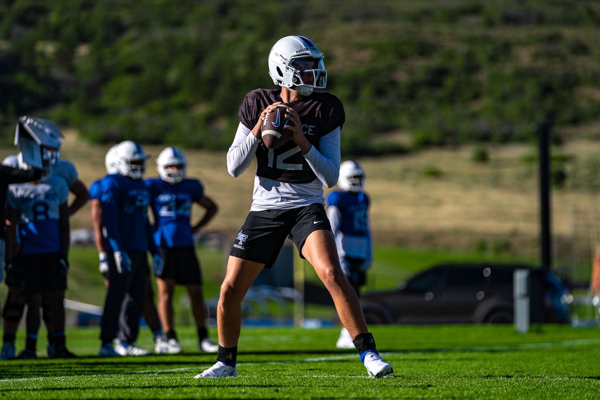 AF_FBRecruiting's tweet image. Shoutout to our Bolts of the Week!

Offense: Brody Smith, Keshon Singleton, Kale Gibbs, Brody Fortunati, Omari Elias

Defense: Kade Steadman, Jake Kepler, Jack Franklin, Roger Jones, Aidan Plate, Drew Dubuclet

Special Teams: Jack Alley, Antonio Menard, Rocco D&apos;Angelo

#WorkWins…