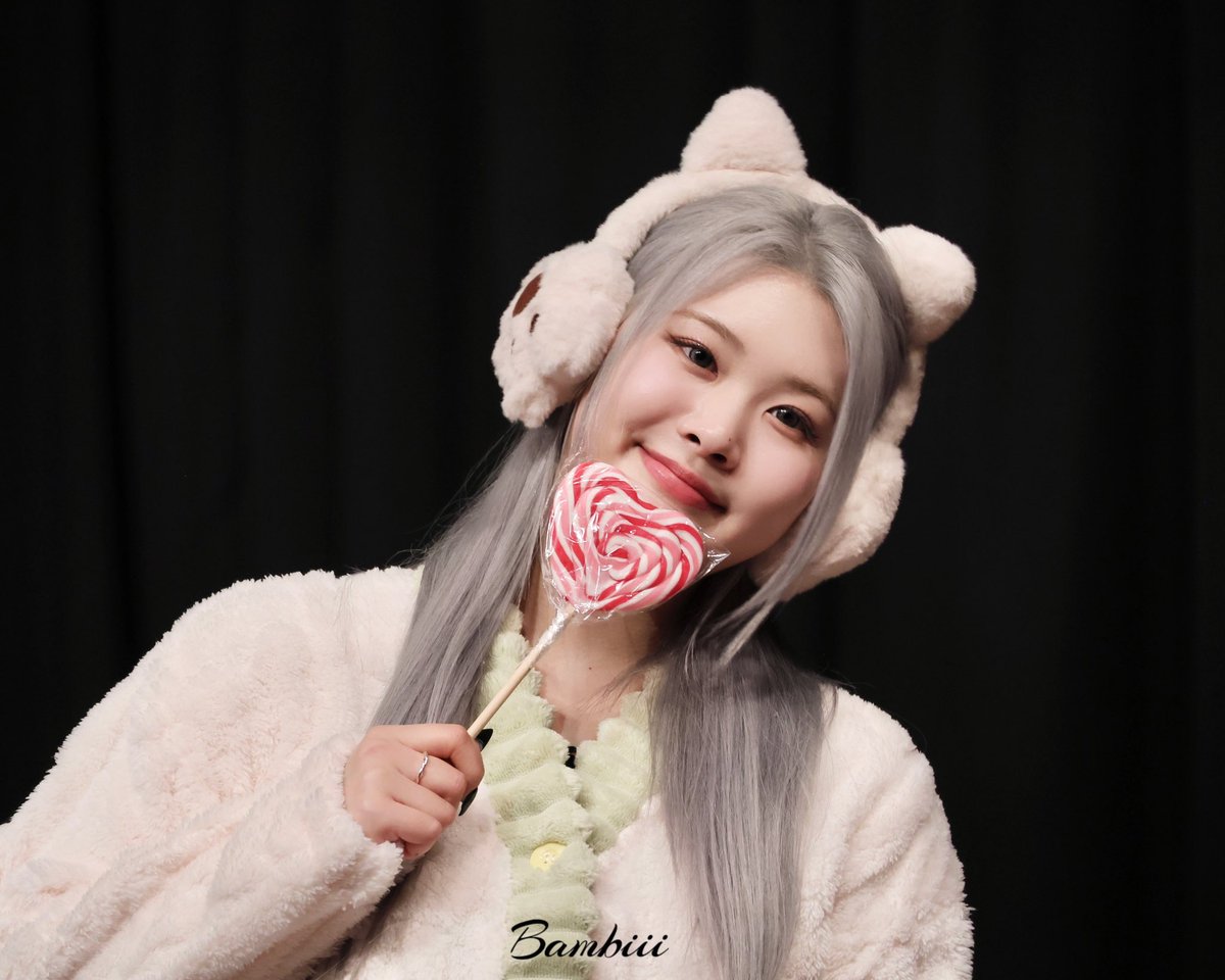 241129 🦢 

#수안  #SWAN #퍼플키스 #PURPLE_KISS