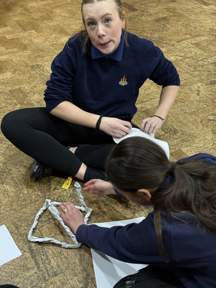 5thHullBB's tweet photo. Using the @SalfordUni @theboysbrigade resources on engineering tonight! Great fun! https://t.co/yfhN2hdvx4