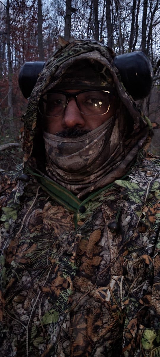 edc76239's tweet image. Set up low and slow this morning in my ghillie poncho between downed trees and shrubs. Perfect blend, perfect spot. Seen 3 doe hit the trail about 50 yards from my location around 9:15am , but no shot. They were MOVIN’. The grind never stops. #GroundGame  #thatdeerhuntinglife 🦌