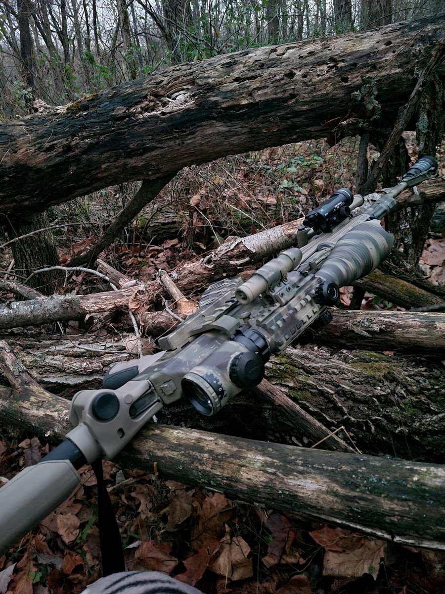 edc76239's tweet image. Set up low and slow this morning in my ghillie poncho between downed trees and shrubs. Perfect blend, perfect spot. Seen 3 doe hit the trail about 50 yards from my location around 9:15am , but no shot. They were MOVIN’. The grind never stops. #GroundGame  #thatdeerhuntinglife 🦌