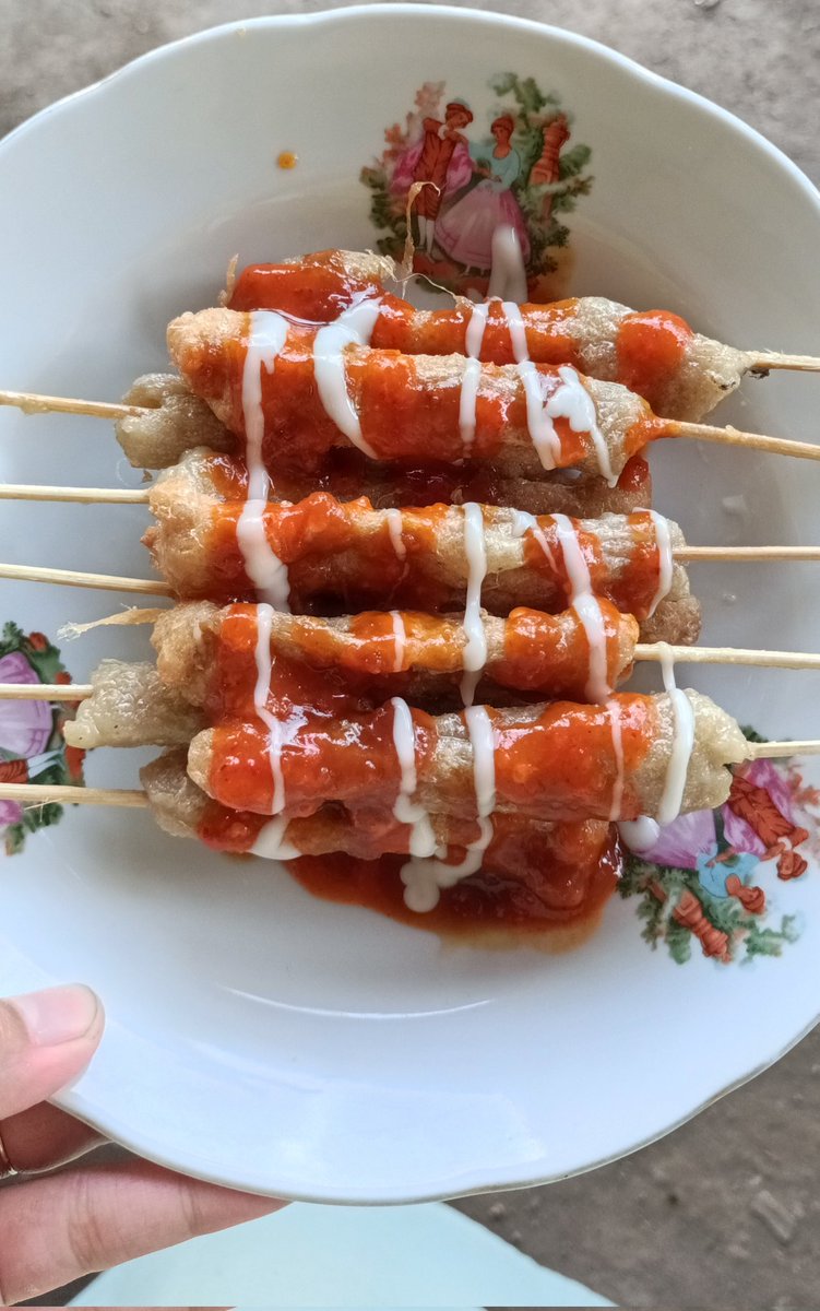 Mega_mendung97's tweet photo. Lebih suka sempol ayam atau cilok goreng?
Samaยฒ spesial digoreng pake telur nih xixixi
#MakanPuas20RIBU #cilok #sempolayam https://t.co/QbRDO4MX0R