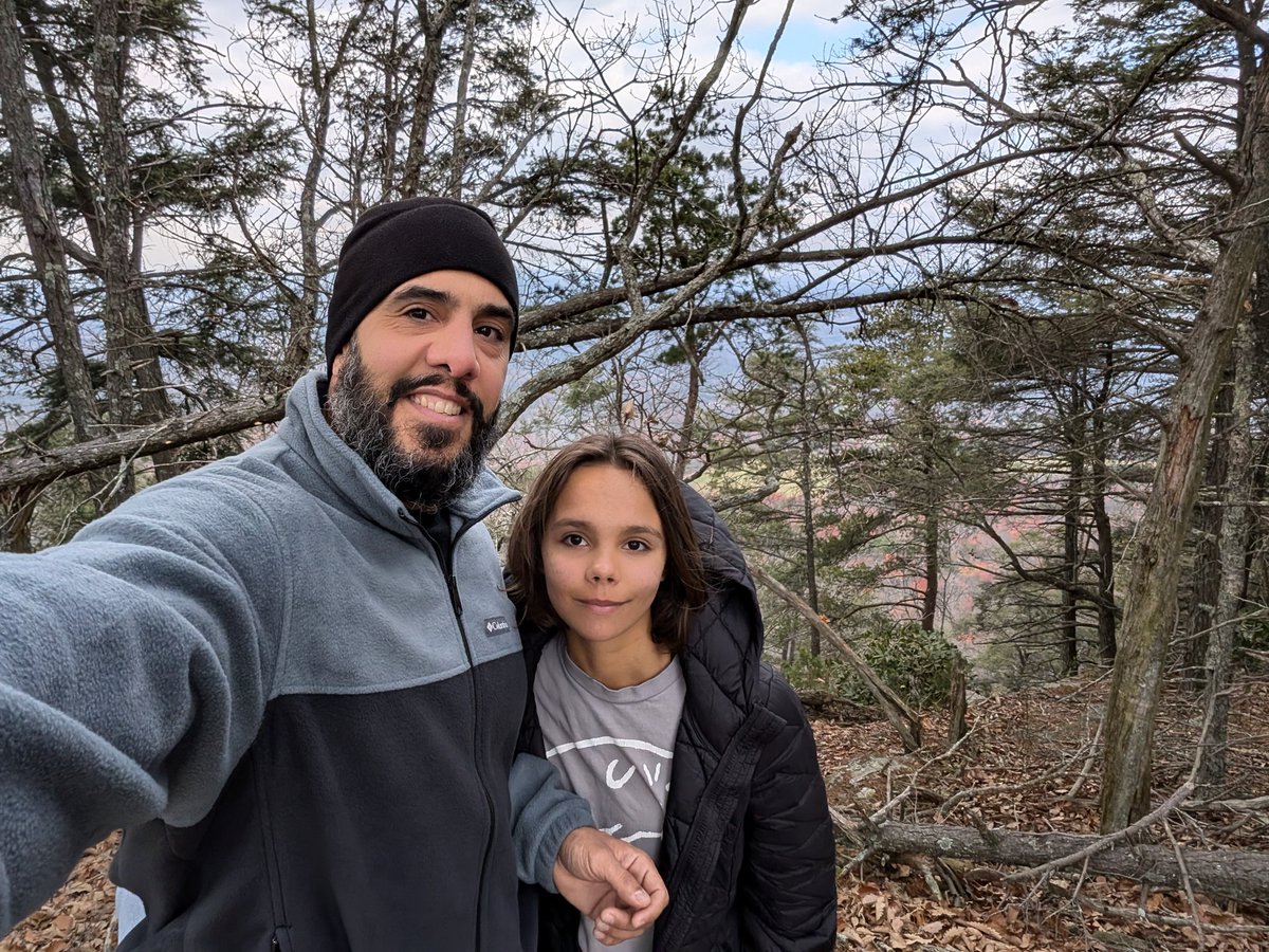 Post thanksgiving hike to hanging rock trail. 2 days of hiking covered about 8 miles total, keep it moving building good habits and touching grass and mountains