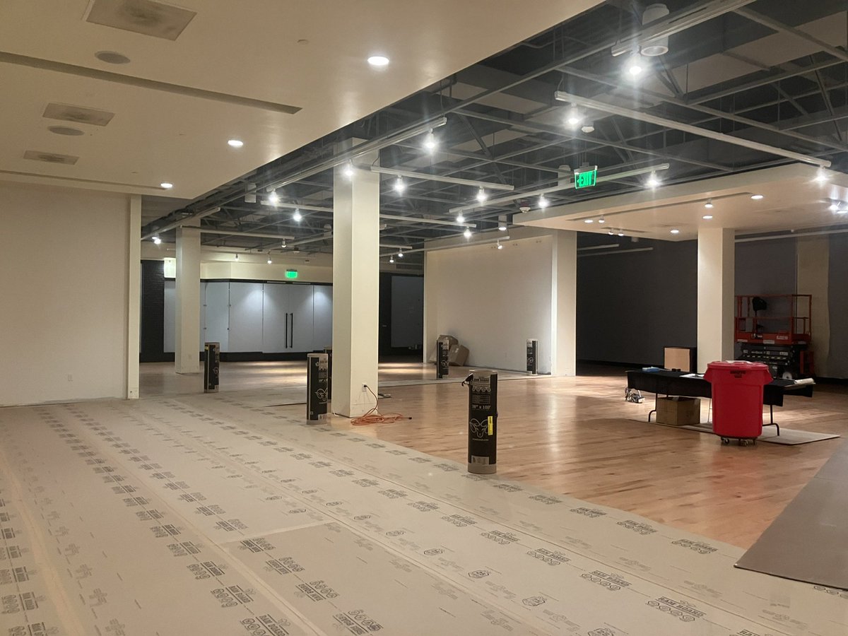 bnbellevuesq's tweet photo. 📚✨ Exciting things are happening! We’re hard at work bringing a brand-new Barnes &amp; Noble to the Bellevue Square Collection. Here’s a sneak peek at the progress—imagine this space soon filled with books, community events, and cozy reading corners. https://t.co/Mn50ut31x2