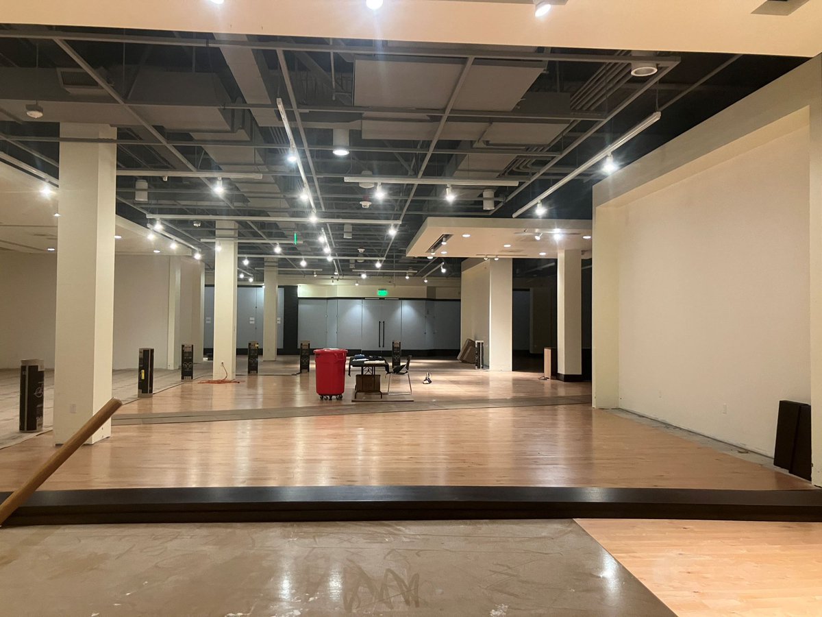 bnbellevuesq's tweet photo. 📚✨ Exciting things are happening! We’re hard at work bringing a brand-new Barnes &amp; Noble to the Bellevue Square Collection. Here’s a sneak peek at the progress—imagine this space soon filled with books, community events, and cozy reading corners. https://t.co/Mn50ut31x2