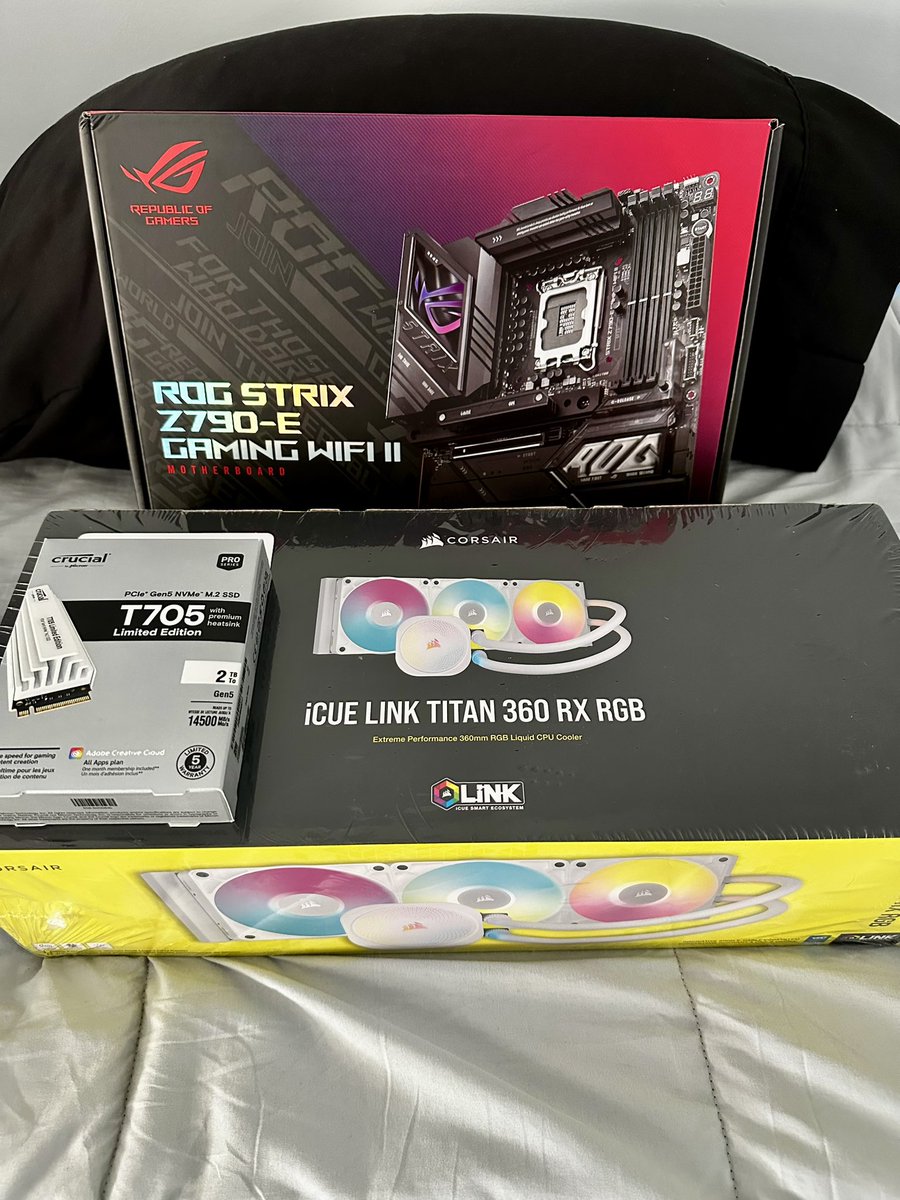 A huge shoutout to @asusrog, @corsair, @redragon_usa, and <a href="/crucial_memory/">ぽむがらにっと@引き継ぎ用</a> for making my dream rig a reality! I'm beyond thrilled! 🎉🔧💻 
.
.
#BlackFriday #NewSetup