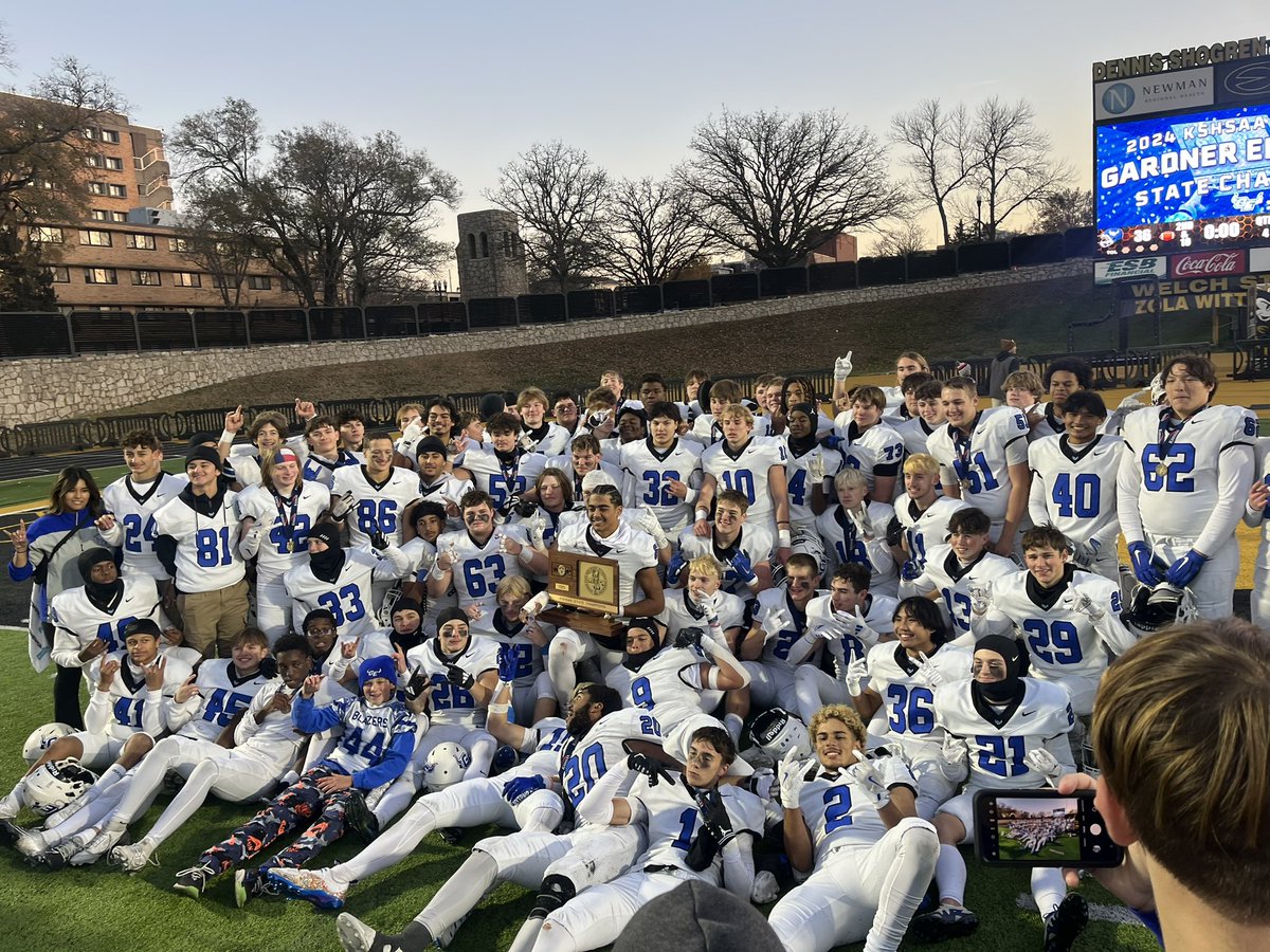 sportsinkansas's tweet photo. The 2024 6A State Football Champions: Gardner Edgerton High School Trailblazers. Led by head coach Jesse Owen as they go back to back in 6A. Gardner Edgerton 36, Manhattan 33 - Final. 

Bravin Powell scores with 10 seconds remaining on a one yard run to give GE their second title. Owen is now 2-1 in title games in four years as HC. Powell accounted for 5 TDs. #sportsinkansas photo: Keaton Coad