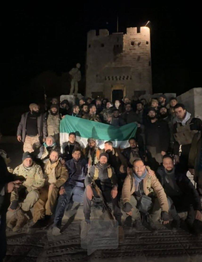 "فلا أقسم بمواقع النجوم"
ما جرى اليوم في حلب قد جرى ولا يمكن الرجوع عنه ولا إرجاعه للوراء ولا محوه من الذاكرة. لقد انتصر الثوار سياسيا واجتماعيا: اقتحام عسكري مدهش عملياتيا، وإدارة اجتماعية بخطاب سياسي وتطميني متقدم، وهزيمة مذلّة للنظام. 
لن ينسى أحد ذلك، وسيبقى آخر يومين من شهر