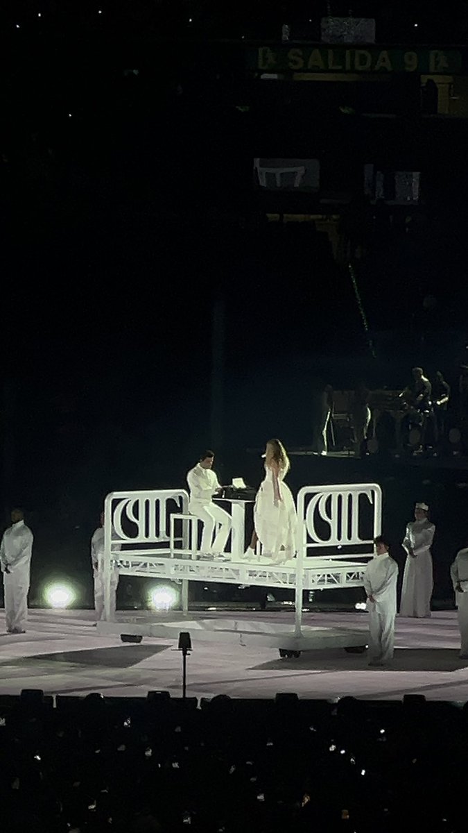 laurahs2005's tweet photo. Fotitos que hice en el eras tour Madrid N1 🩵 https://t.co/n0iKmx3idg