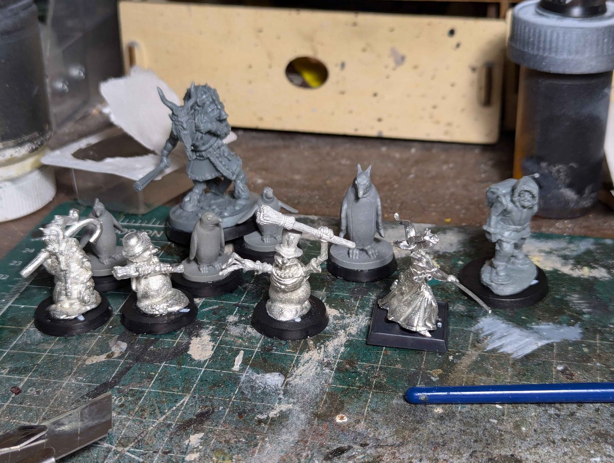 eruditegrinder's tweet photo. @TheBrushSmith Doing up some winter themed minis for a friend who is really into her christmas village display. :D https://t.co/IJMQmFo1Yo