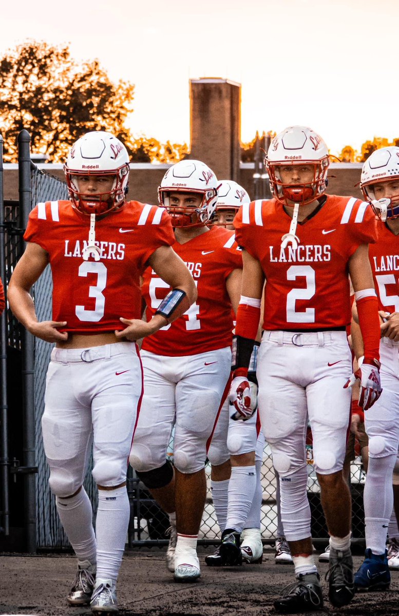Senior Season Highlights!
🔴 District 10 Champs
🔴 184/261 70% 2,836 yards 37 TD 7 int
🔴 383 rushing yards 5 TD
🔴 1st Team All-Region QB
🔴 4,022 career passing yards
🔴 65 career total TDs

hudl.com/video/3/160443…