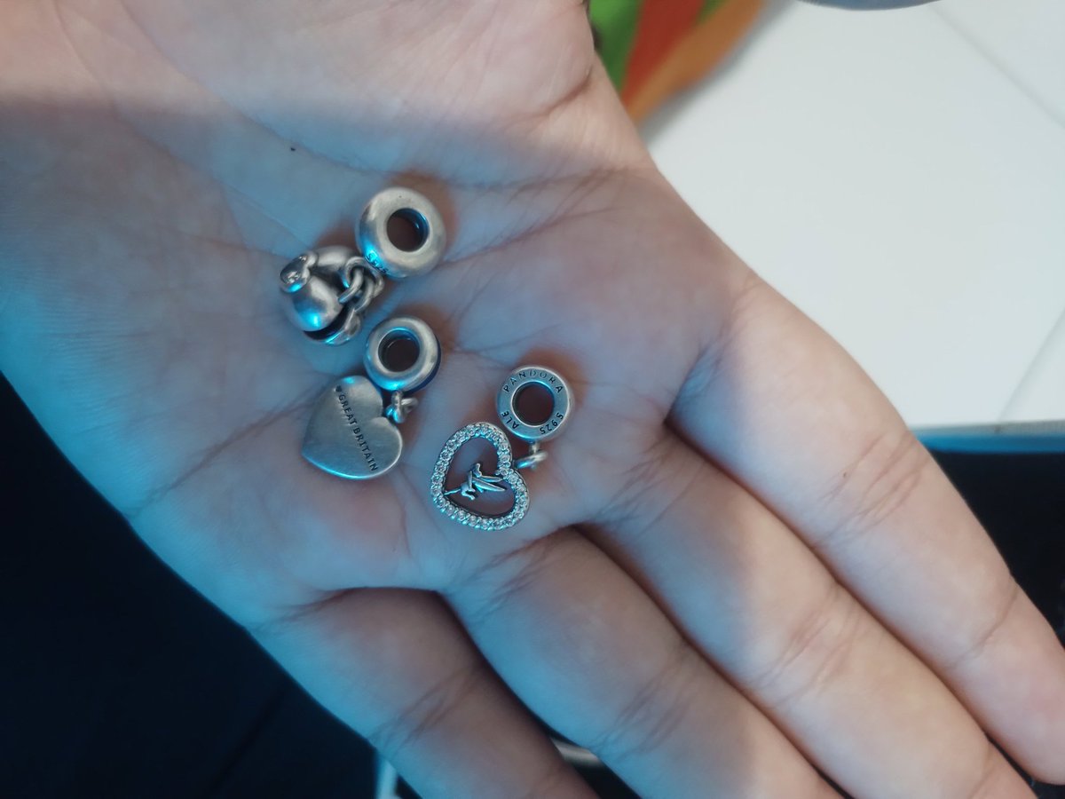zeeyazee3's tweet photo. WTS WTS WTS!!!!!

Bracelet Pandora , lagi butuh banget urgent

Gapapa 500k aja angkut sama charm nya semua buat kalian 
Nego tipis, yang mau DM aja biar bisa lanjut ke WA🙏🙏

#ネトフリでタイプロ https://t.co/iuFxr9HEaJ