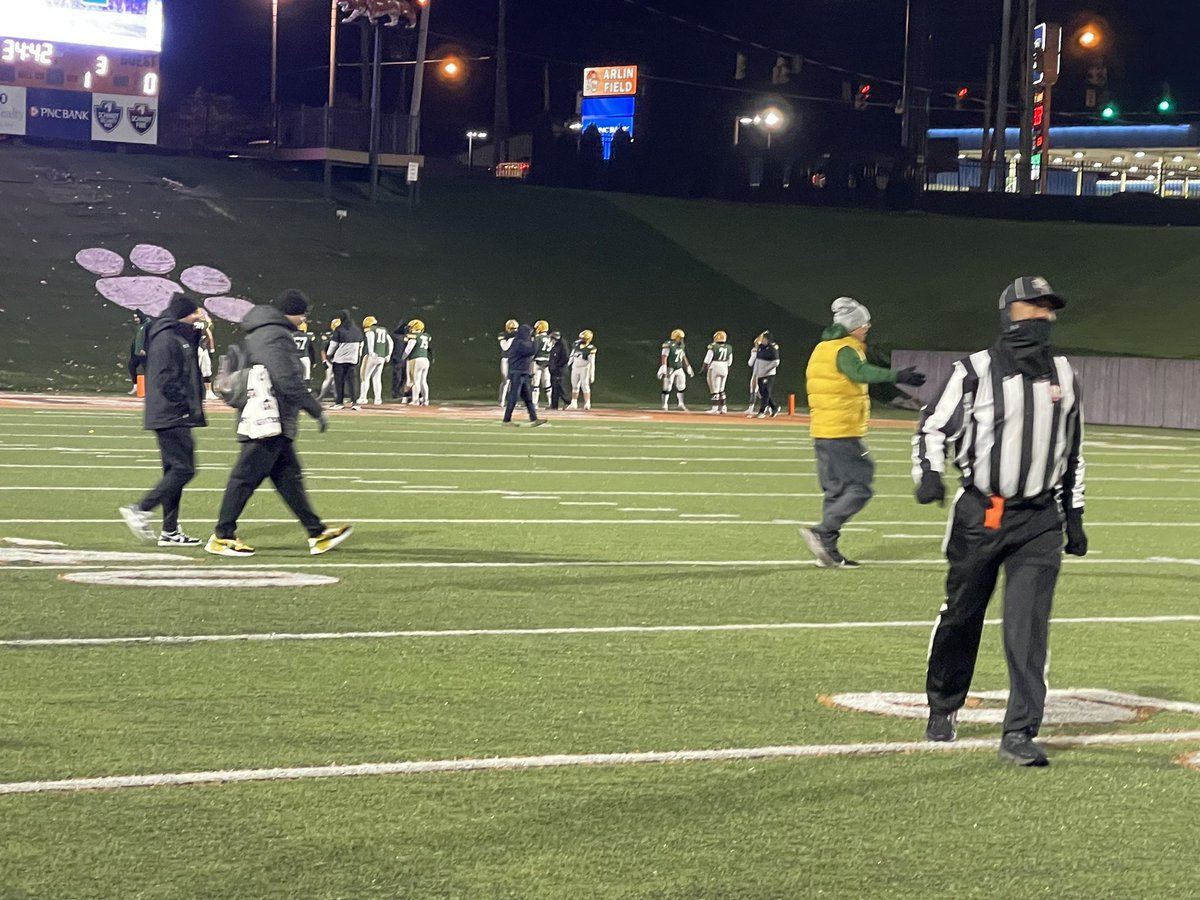 Jonathanx1867's tweet image. Made it out to Mansfield for tonight’s #OHSAA Division I state semifinal between St. Edward and Olentangy Liberty.