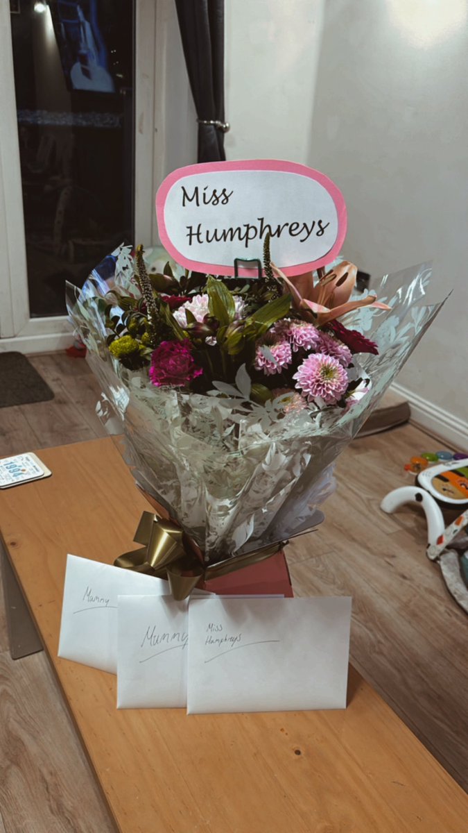 MissHumphreys tweet media