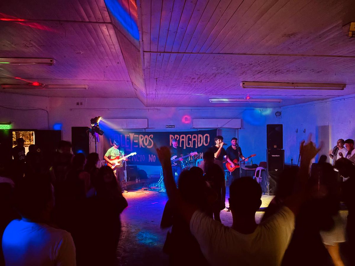 CallejerosBrag's tweet photo. TODO PASA! Los Piojosos, Una Tarde En Plutón y Thiago en Bragado - Viernes 15 de Noviembre! #FiestaPiojosa https://t.co/9ad4j9syz3