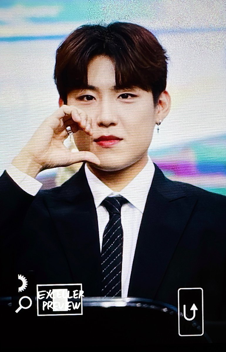 EXCELLER_PWJ's tweet photo. 241130 메이크스타
미남 + 슈트 = 그저 압도적 감사🙏

#박우진 #PARKWOOJIN #AB6IX #에이비식스 https://t.co/JLtpy1Fbzq