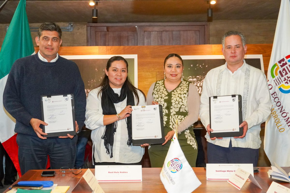RaulRuizRobles's tweet photo. Hoy firmamos un Convenio General de Colaboración entre el @IMPI_Mexico de la Propiedad Industrial y la @DesEconomicoOax, el cual busca proteger las #DenominacionesDeOrigen y fortalecer los sectores productivos clave de Oaxaca mediante alianzas estratégicas. https://t.co/JZfe9ZmfxJ