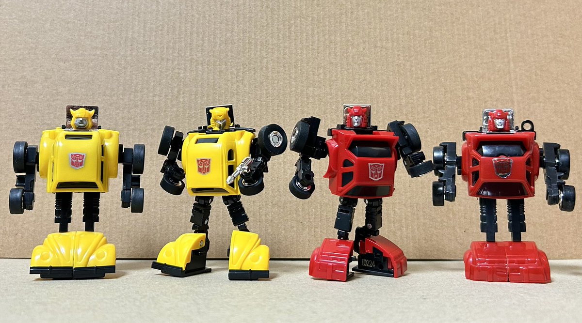 kumakomagoma's tweet image. ミッシングリンクのバンブルとクリフを開封。旧玩具とも比較。背中側から見るとその情報量の違いに驚きます！チョロQサイズにこれだけの可動を仕込むのは本当にすごいですね。脚部に武器を収納したまま変形できるのもありがたい。これはアニメ頭部のバンブルもほしい！ #Transformers