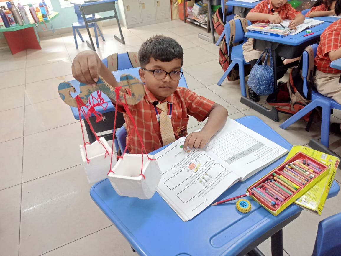 SAI_Edu_In's tweet image. On November 26, 2024, Class I SAIoneers delved into the concept of weight measurement through a fun and engaging activity. Using crafted beam balances, they compared objects, observed scale movements, and solved related problems. 
#CambridgeLearning #CraftInMaths #FunActivity