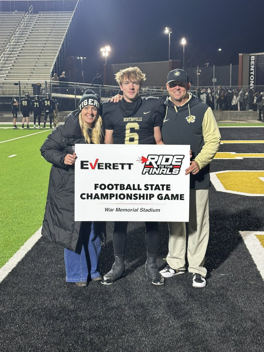 kgrant32's tweet photo. ROLL TIGS 🖤💛 @CoachJGrant @Trevor_Grant6 https://t.co/od4AsKuw1v