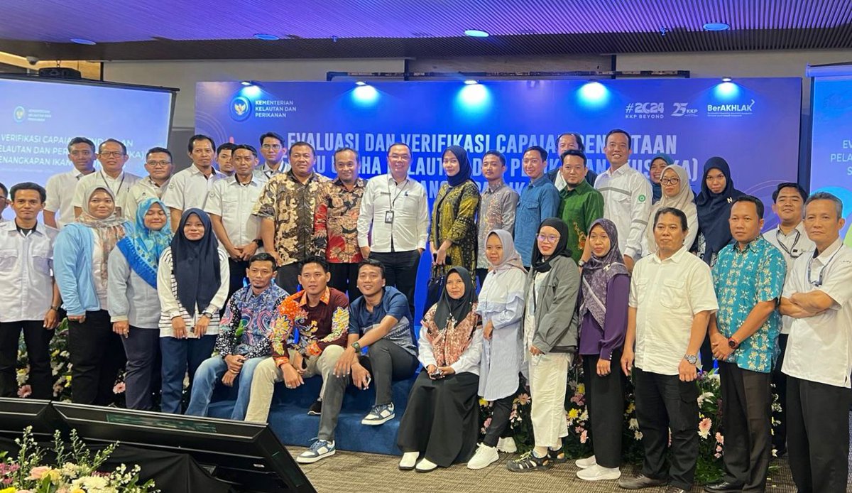 djpt_kkp's tweet photo. Acara dibuka oleh Dir @dit_pdk Ukon Ahmad Furkon. Dihadiri 270 peserta secara daring maupun luring, serta dihadiri Tenaga Ahli Menteri KKP Bid Perlindungan Nelayan, Kepala Pusat Penyuluhan KKP, DKP Prov/Kab/Kota, @BPJSTKinfo, Pusdatin dan Biro Perencanaa KKP, dan unit kerja DJPT. https://t.co/jHIdgMHI4z