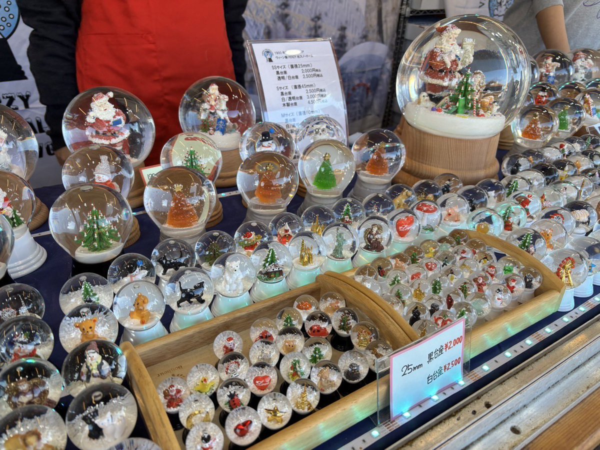 スノードーム屋さん🥳です。 今年の直営店のご案内となります。 PARZY