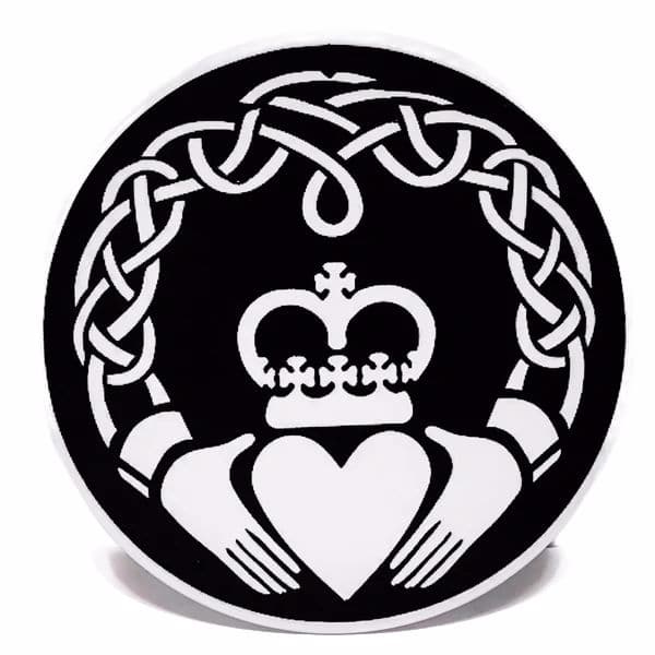 Claddagh Shaving Soap: "Minty citrus with deep notes, akin to Silver Mountain Water. Perfect for Valentine's. #CladdaghShave"