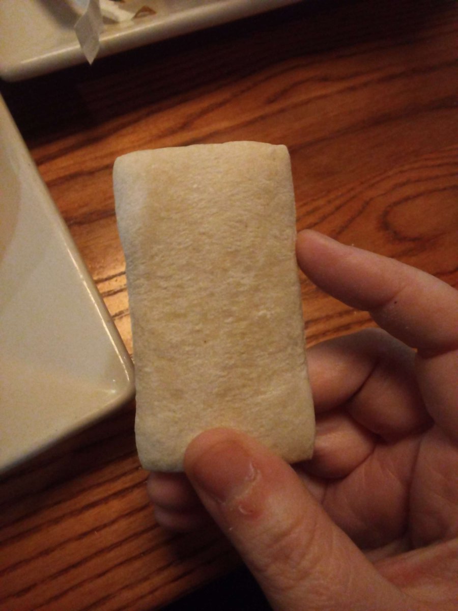 0nlyfiends's tweet photo. hey does anyone at O'Charley's want to explain something to me. specifically about the dinner rolls, maybe? https://t.co/LePWJh1MuT