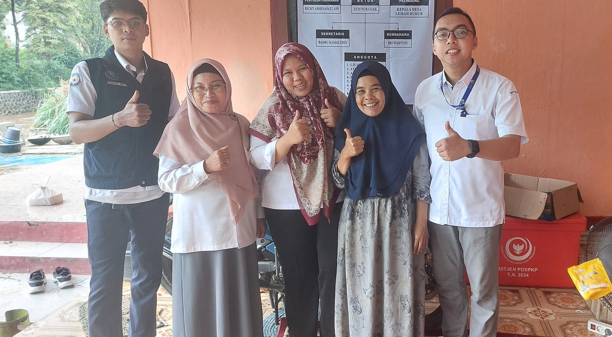 RickyA_Luhkan's tweet photo. Rabu (27/11), Ricky Arsenapati, Luhkan Kab. Bogor, Pembinaan Pengembangan produk dan jejaring kerja/usaha Poklahsar Family Cigi Sukses, Ds. Lemah Duhur, Kec. Caringin
#GiatLuhkanSatminkalBogor #Bgr 
@brpbatpp_bogor
@bppsdm_kp
@pusluh_bppsdm https://t.co/pJvZuAtmuM