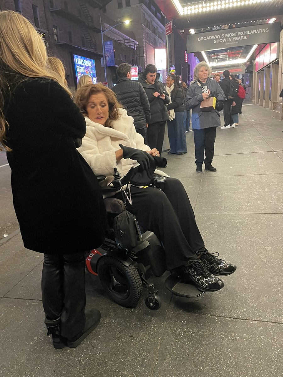 mattywattyboy's tweet photo. I leave my mom in Times Square and of course she runs into Abby Lee Miller https://t.co/TKKJwgkTg8