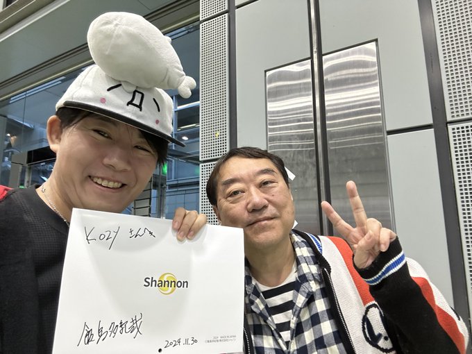 レトロゲームサミット楽しかったー!
飯島多紀哉さん@araninotomoに
鳴神学園七不思議限定カレンダーにサインもらいました!
(*'Д`)これは来年、変わった仕事の怖い話良いことあるかも

レトロゲームサミットスンバラリヤ星人いたり、レアゲーあったりで楽しかったけどやはり
(*'Д`)学怖最高! 