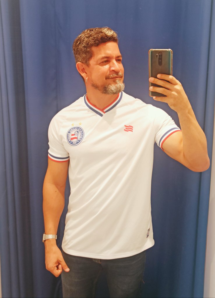 simoeskleber1's tweet photo. "Mais um, mais um, Bahia
É assim que se resume a sua história"
Mais uma gay pra o esquadrão tricolor baiano.
#borabaea https://t.co/UCx1huRcPH