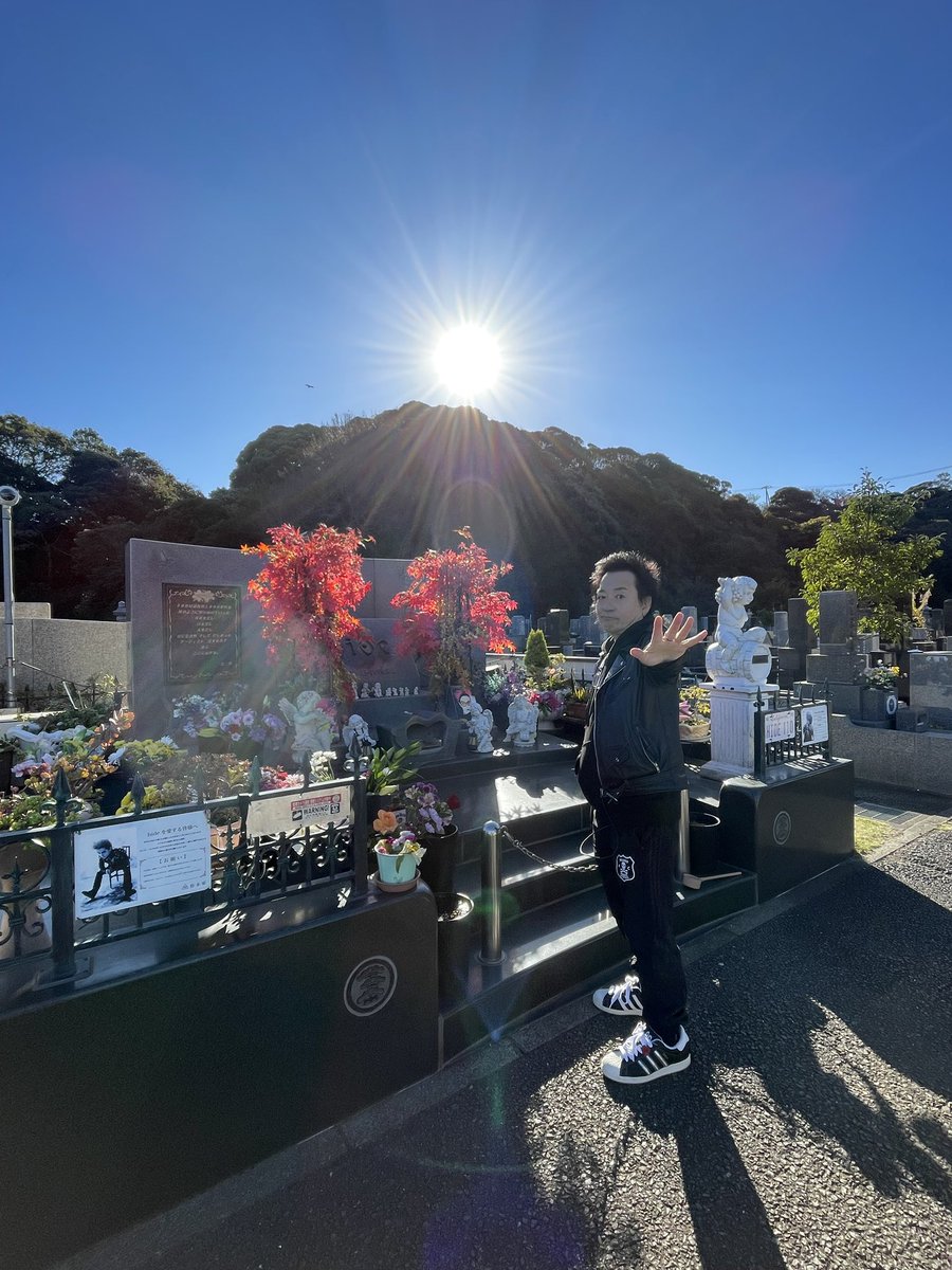 Py91W4d's tweet photo. 久しぶりに
hideに会いに来ました♪

ロックをデザインする男
The Man Who Designs Rock’n’Roll

サカグチケン
ken Sakaguchi

dead start 

ヒロシマアピールズ

Peace

#サカグチケン
#KenSakaguchi
#サカグチケンファクトリー
#SakaguchiKenFactory
#ロックをデザインする男
#deadstart 
#ヒロシマアピールズ
#Peace
#hide
#松本秀人
#三浦霊園
#真由子月命日