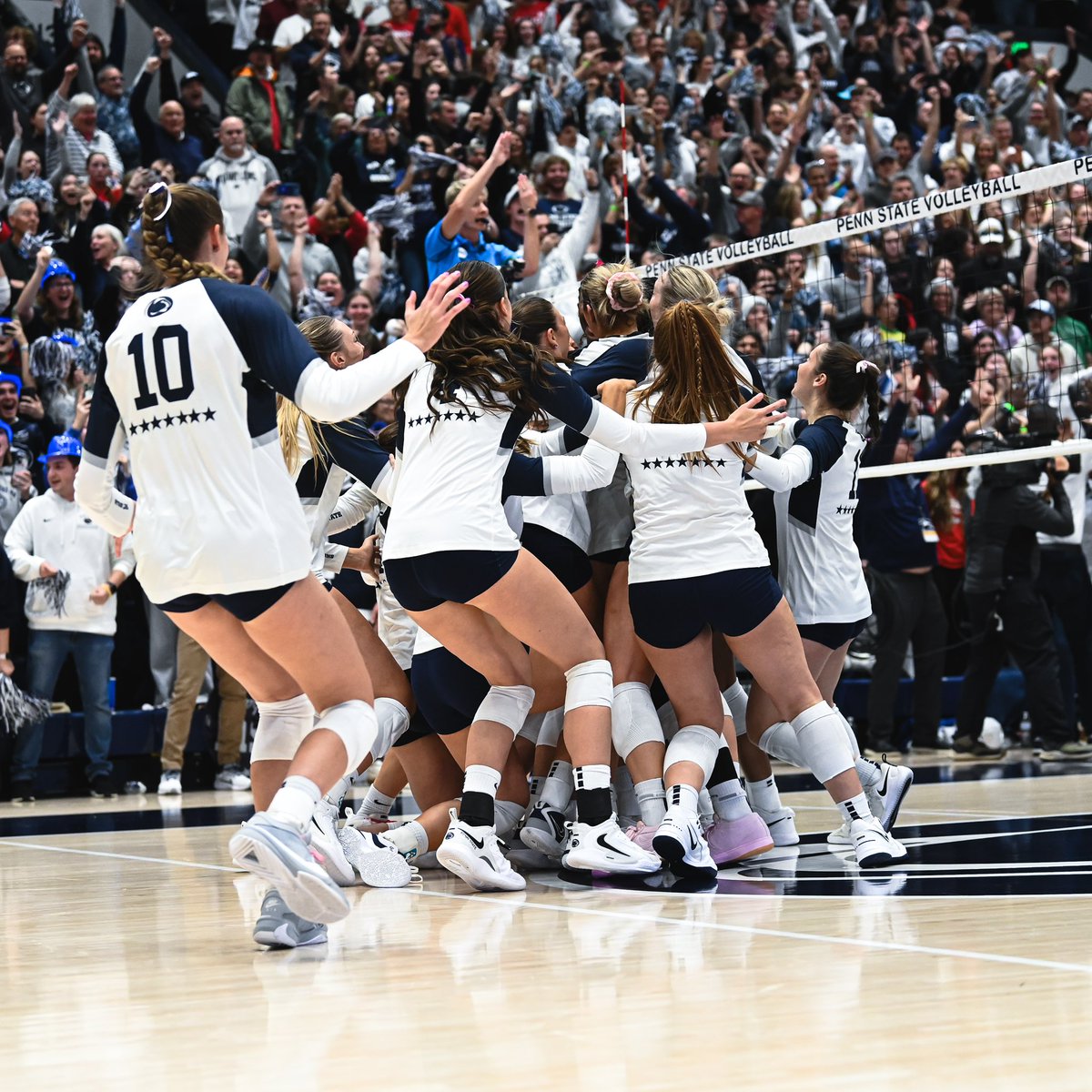 GoPSUsports's tweet photo. CHAMPION STATUS 🏆👑

#WeAre https://t.co/mgCHCoBIdH