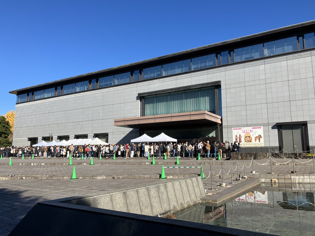 aokingyo1750's tweet photo. オラ東京さ来た！ハニワ展、30分待ち❗️ https://t.co/LKkQYfAvEQ