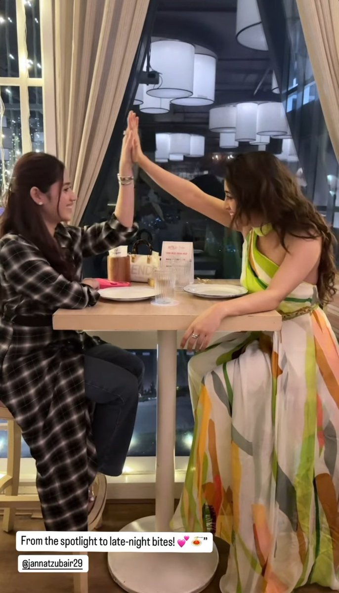 shiviiloml's tweet photo. Cutest friendship 🥺❤️

#ShivangiJoshi #JannatZubair #HeartBeats #SanjhArora https://t.co/rQKnvtQ6I9