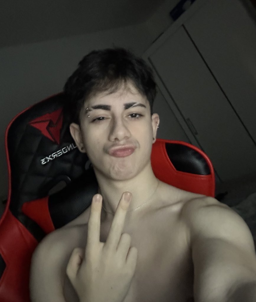 lipyzx2's tweet photo. namorariam um twink bissexual? https://t.co/43gWBaJ2uw