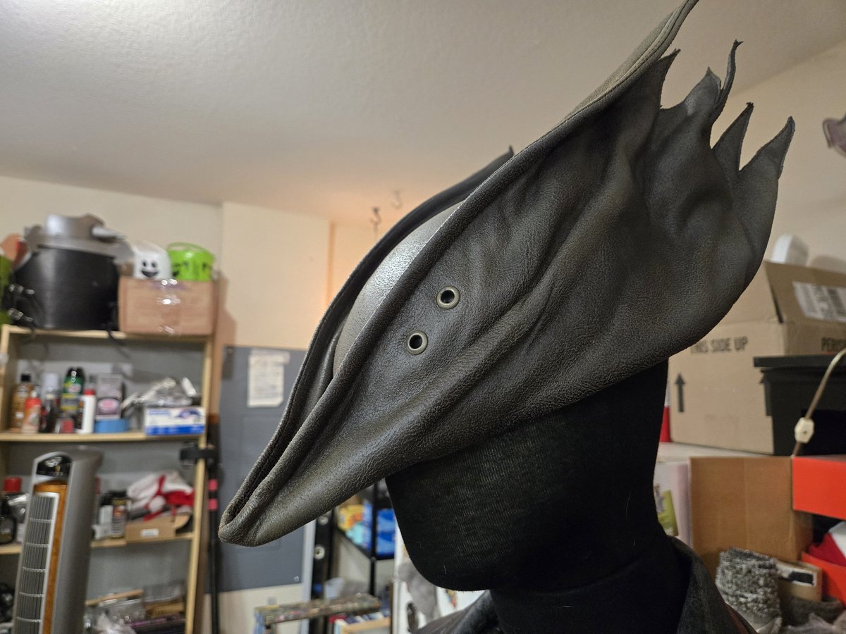 solarwolfcospla's tweet photo. Hey, look, it's a hat!
.
.
.
.
.
.
#fromsoftware #fromsoftwarecosplay #bloodborne #bloodbornecosplay #soulsborne #cosplay #cosplayer #atlantacosplayer #atlantacosplay #atlantacosplayers #solarwolfcosplay https://t.co/cwmyeYpCaP