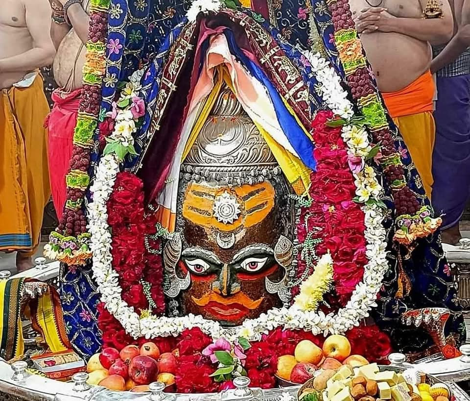 Dhiru0405's tweet photo. 🙏🌹 *जय श्री महाकाल*🌹🙏
*श्री महाकालेश्वर ज्योतिर्लिंग का भस्म आरती शृंगार दर्शन*
*30-11-2024 कण-कण में महादेव*💕
 #mahakaldailydarshan https://t.co/5tQ0ALuQCb
