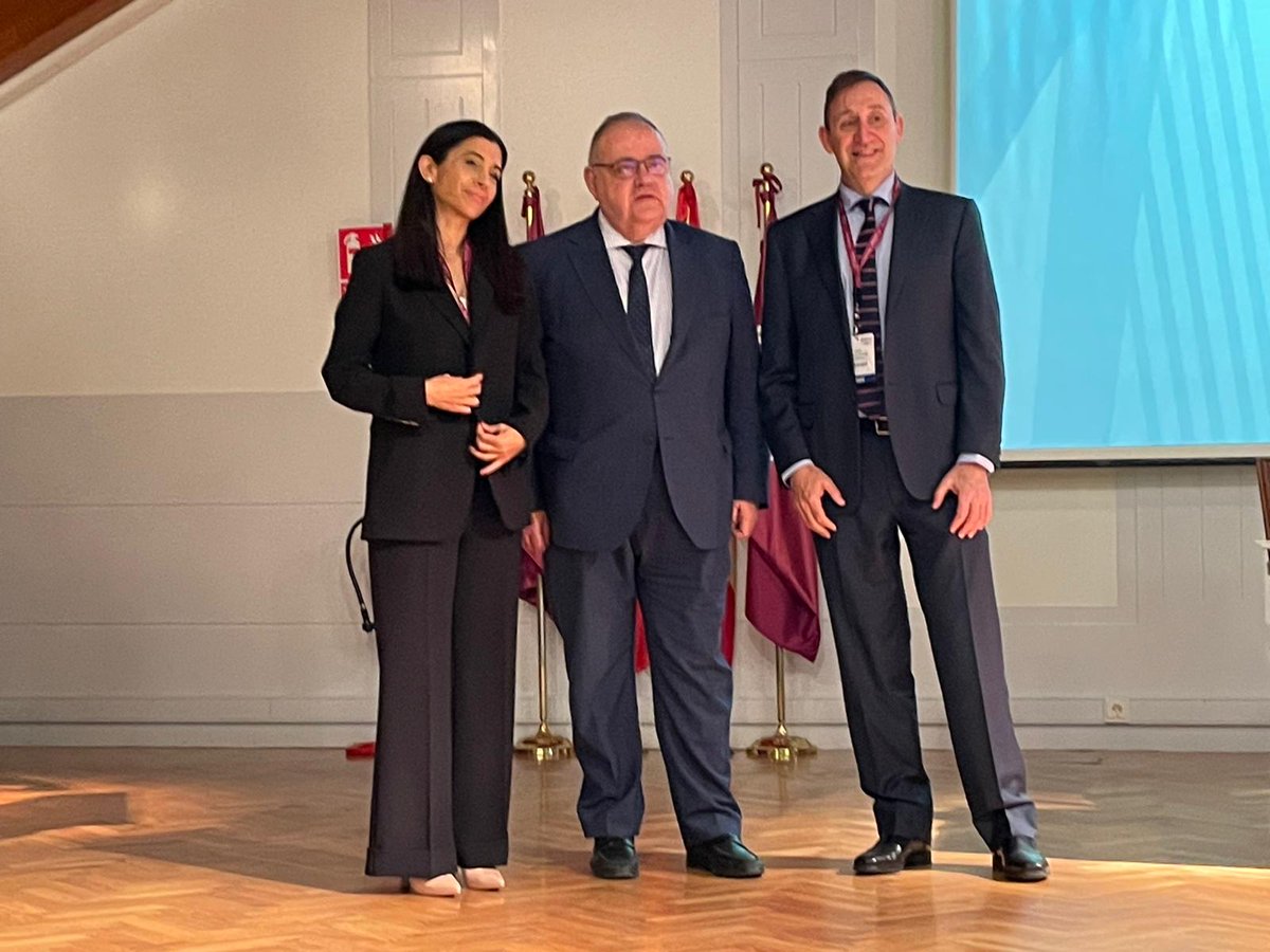 Marina Varela Durán (@marinavareladu1) on Twitter photo Inauguración Congreso Sepsis 24
XVI Valladolid Meeting on Sepsis
Anesthesiology &Postoperative Critical Care
Junt@s somos más fuertes
<a href="/MarinaVarelaDu1/">Marina Varela Durán</a> <a href="/caldecoaal/">cesar aldecoa</a> <a href="/EmilioMaseda/">Emilio Maseda</a> <a href="/GAguilarSICU/">Gerardo Aguilar</a> <a href="/FernandoRamasco/">Fernando Ramasco Rueda</a> <a href="/BadenesR/">Rafa Badenes</a> <a href="/RADALIA1/">Ramon Adalia</a>
<a href="/sedar_es/">SEDAR</a> <a href="/JG_Anestesia/">Javier Garcia Fernandez</a> <a href="/ESAIC_org/">ESAIC</a>
<a href="/GtipoS/">GTIPO-SEDAR</a> Inauguración Congreso Sepsis 24
XVI Valladolid Meeting on Sepsis
Anesthesiology &Postoperative Critical Care
Junt@s somos más fuertes
<a href="/MarinaVarelaDu1/">Marina Varela Durán</a> <a href="/caldecoaal/">cesar aldecoa</a> <a href="/EmilioMaseda/">Emilio Maseda</a> <a href="/GAguilarSICU/">Gerardo Aguilar</a> <a href="/FernandoRamasco/">Fernando Ramasco Rueda</a> <a href="/BadenesR/">Rafa Badenes</a> <a href="/RADALIA1/">Ramon Adalia</a>
<a href="/sedar_es/">SEDAR</a> <a href="/JG_Anestesia/">Javier Garcia Fernandez</a> <a href="/ESAIC_org/">ESAIC</a>
<a href="/GtipoS/">GTIPO-SEDAR</a>