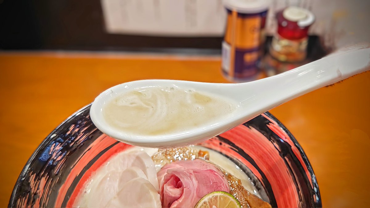 mrchilodren's tweet photo. 東京 高円寺
『Noodle kitchen 六九麺』

🍜 濃厚鶏白湯叉焼麺 塩 1,200円

グルメ
塩
ラーメン
らーめん
そば
麺
69麺
濃厚鶏白湯
鶏白湯
チャーシュー
煮豚
#noodlekitchen https://t.co/eh3ABBQCXe