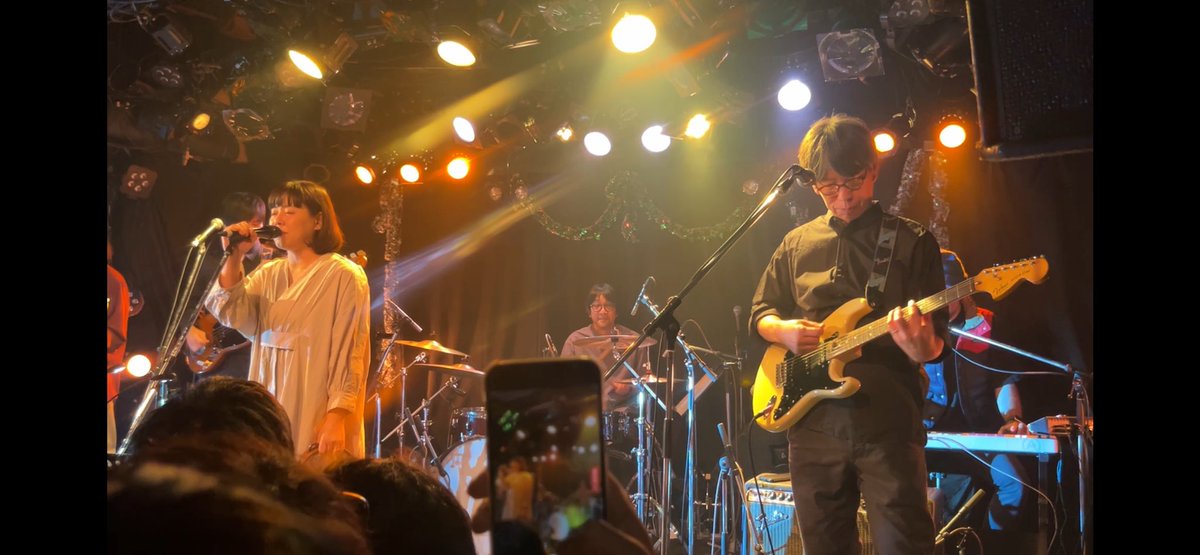 pinocheek's tweet photo. 昨日は最近ヘビロケで聴いてるAdvantage Lucyの出るライブ、胸キュン☆アルペジオへ初めて行ってきた。行ってよかった！
そしてTHE LAUNDRIESのステージがすごくよくて、ベースのテリーさんが面白すぎてCD全部買っちゃいました！
ネオアコは聴く方��すが今まで知らなくてすみませんでした聴き込みます https://t.co/3NBdlzSgIg